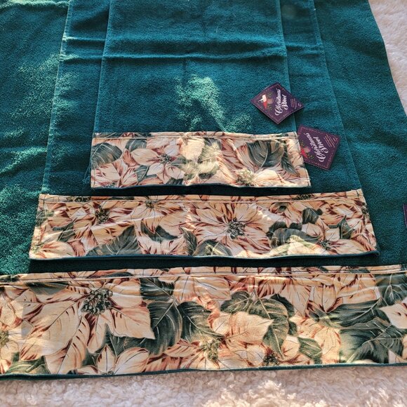 Christmas Poinsettia - Three piece Towel Set - Picture 7 of 7